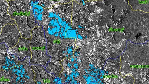 ข้อมูลจากดาวเทียม RADARSAT-1 บันทึกข้อมูลเมื่อวันที่ 14 ตุลาคม 2551 เวลา 18.23 น. แสดงพื้นที่น้ำท่วมบริเวณบางส่วนของจังหวัดพระนครศรีอยุธยา สระบุรีและอ่างทอง